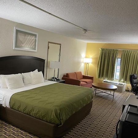 Quality Inn Вінсенс Екстер'єр фото