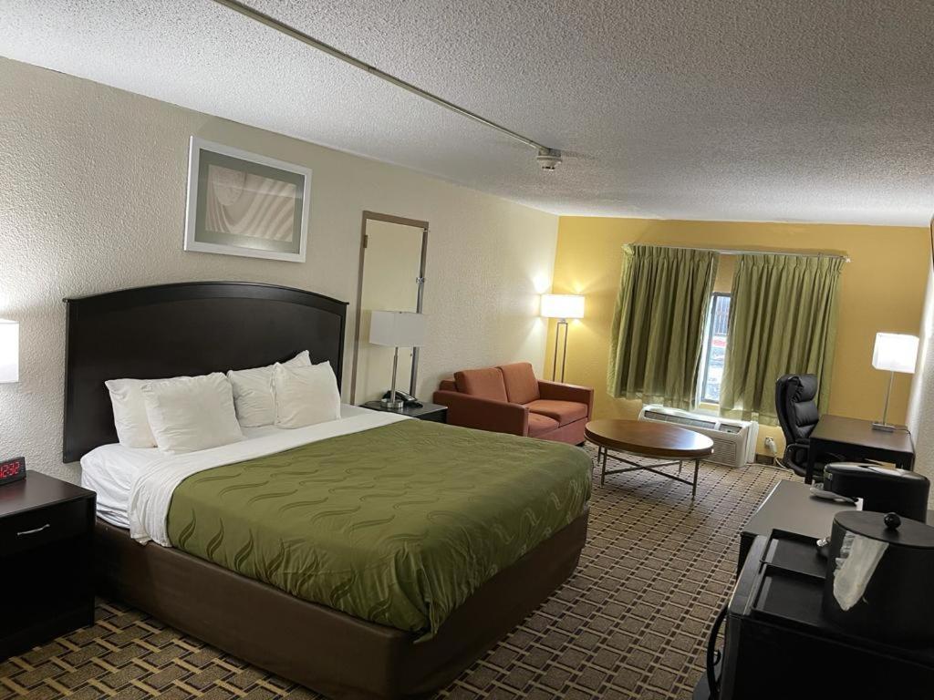 Quality Inn Вінсенс Екстер'єр фото