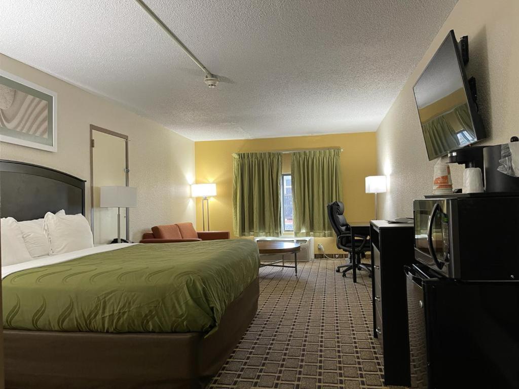 Quality Inn Вінсенс Екстер'єр фото